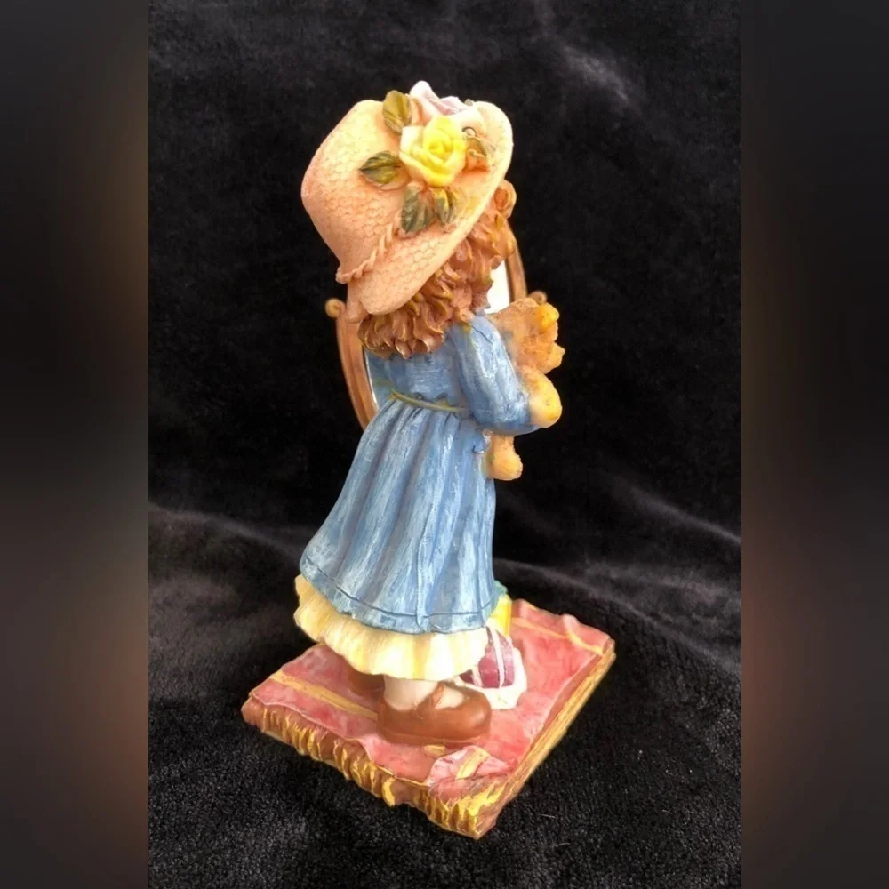 K's Collection Girl In The Mirror Figurine